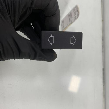 Interrupteur de leve vitre avant gauche PEUGEOT 205 Photo n°1