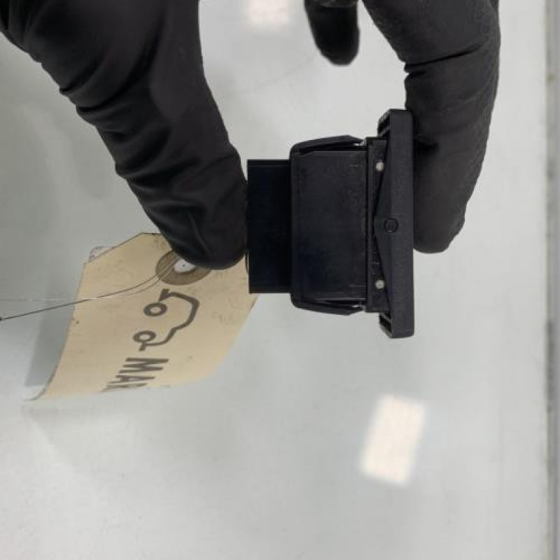 Interrupteur de leve vitre avant gauche PEUGEOT 205 Photo n°2