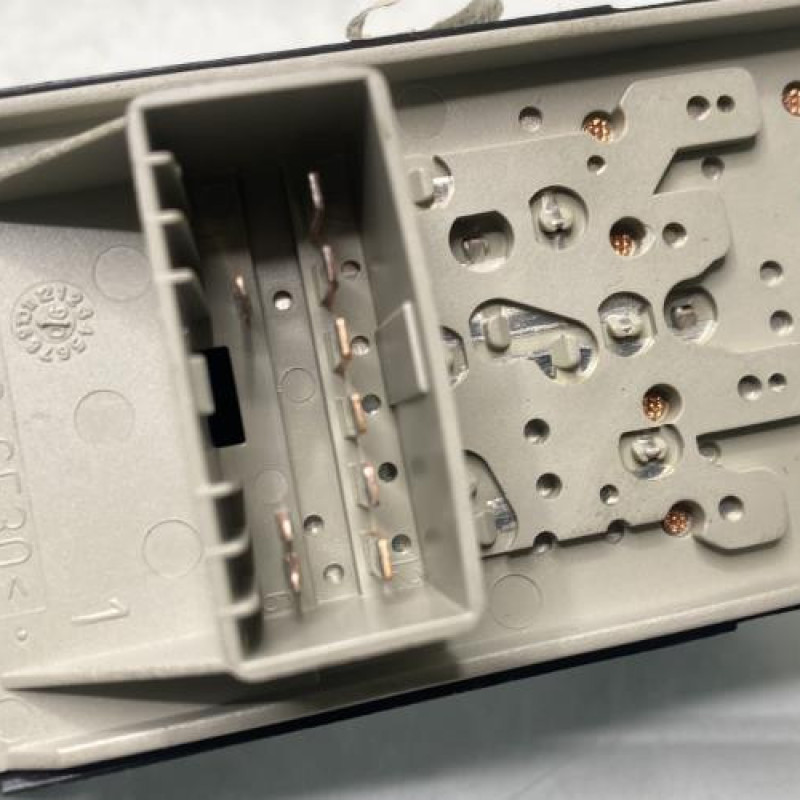 Interrupteur de leve vitre avant gauche FIAT GRANDE PUNTO Photo n°4