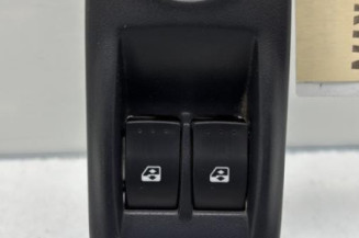 Interrupteur de leve vitre avant gauche RENAULT TRAFIC 2