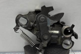 Fermeture de capot PEUGEOT 208 1 Photo n°1