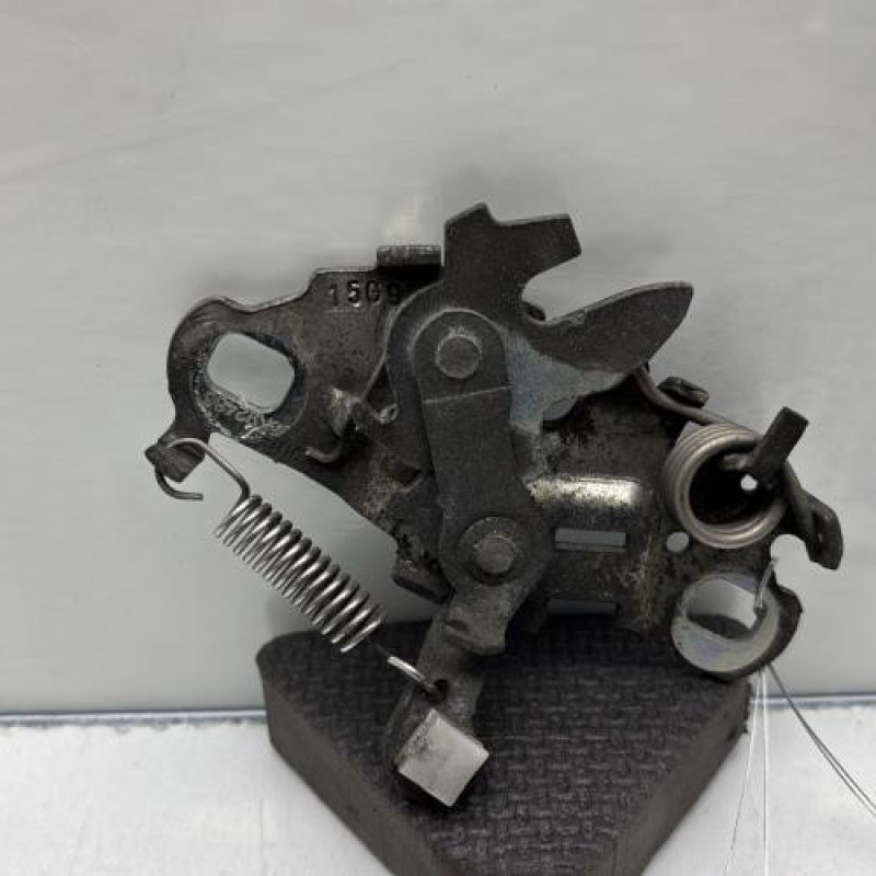 Fermeture de capot PEUGEOT 208 1 Photo n°1