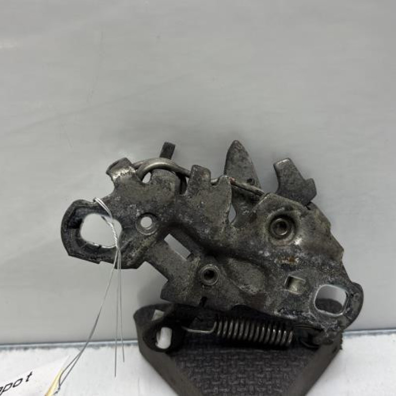 Fermeture de capot PEUGEOT 208 1 Photo n°2