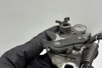 Fermeture de capot PEUGEOT 208 1