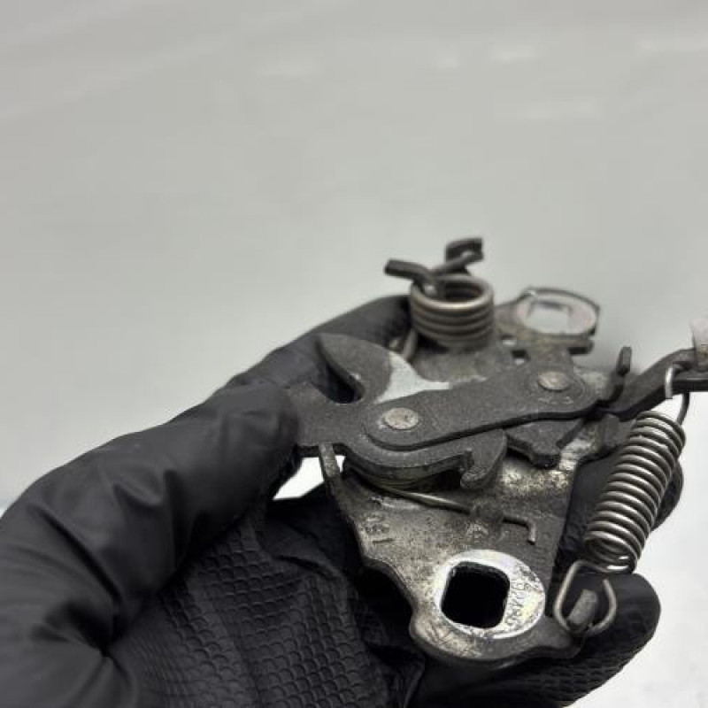 Fermeture de capot PEUGEOT 208 1 Photo n°3