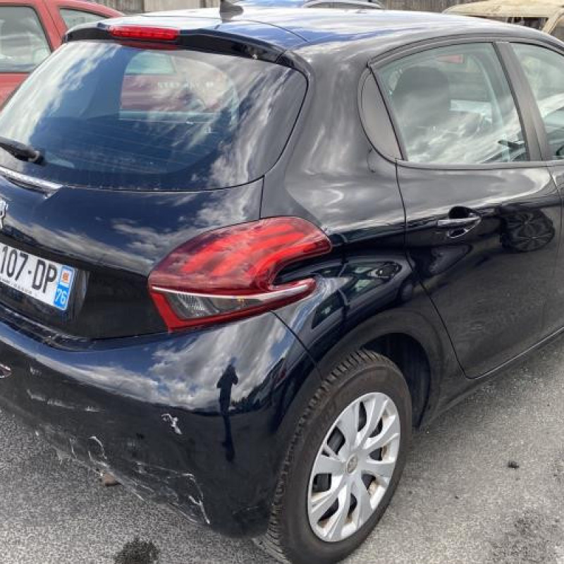 Crochet de remorquage PEUGEOT 208 1 Photo n°6