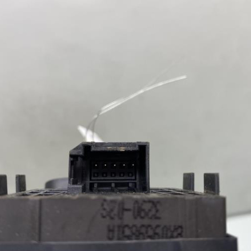 Interrupteur de leve vitre avant gauche AUDI A1 1 Photo n°3