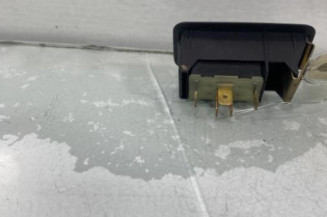 Interrupteur de leve vitre avant droit VOLKSWAGEN POLO 3