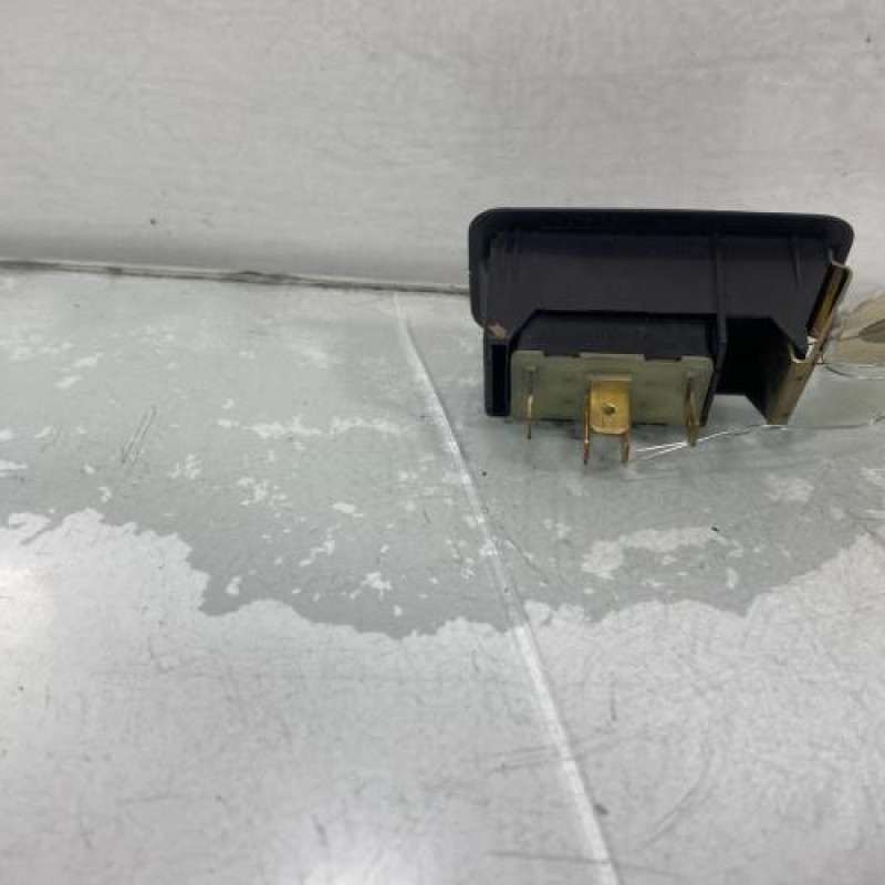 Interrupteur de leve vitre avant droit VOLKSWAGEN POLO 3 Photo n°3