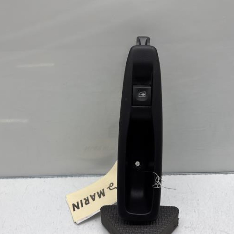 Interrupteur de leve vitre arriere gauche RENAULT CAPTUR 1 Photo n°1