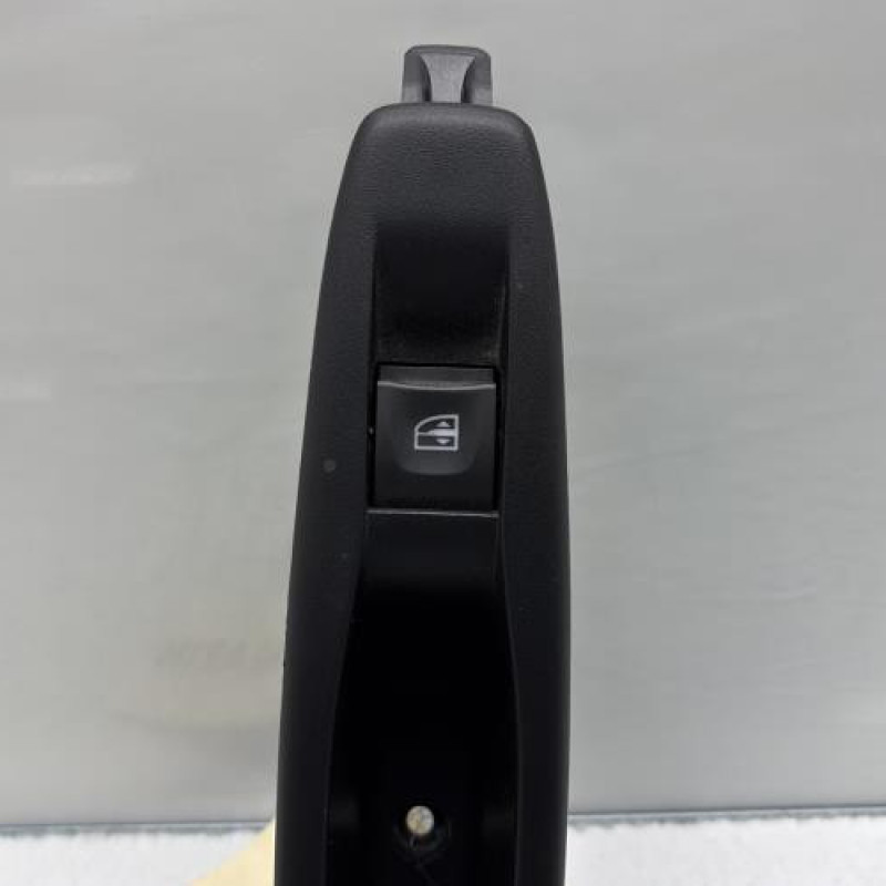 Interrupteur de leve vitre arriere gauche RENAULT CAPTUR 1 Photo n°2