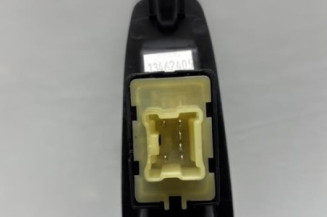 Interrupteur de leve vitre arriere gauche RENAULT CAPTUR 1