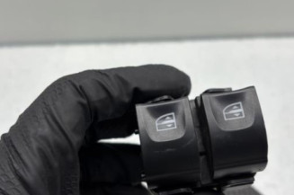 Interrupteur de leve vitre avant gauche RENAULT CAPTUR 1