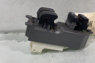 Interrupteur de leve vitre avant gauche TOYOTA YARIS 2
