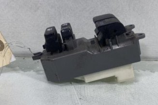 Interrupteur de leve vitre avant gauche TOYOTA YARIS 2