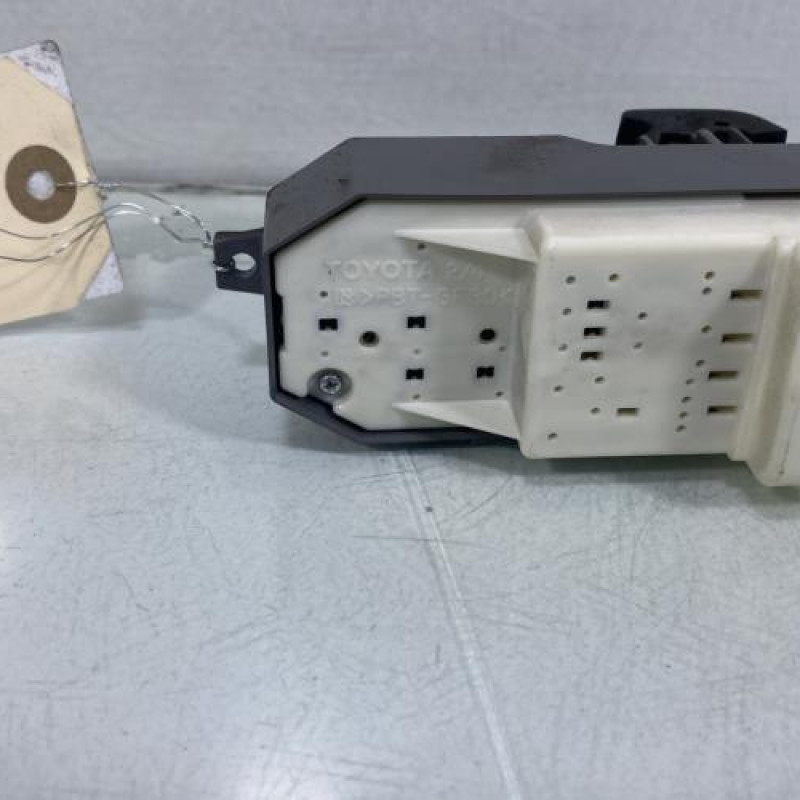 Interrupteur de leve vitre avant gauche TOYOTA YARIS 2 Photo n°4