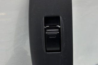 Interrupteur de leve vitre avant droit TOYOTA YARIS 1