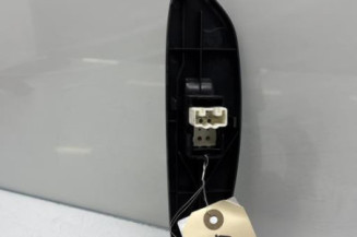 Interrupteur de leve vitre avant droit TOYOTA YARIS 1