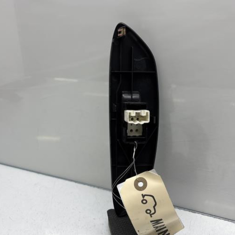 Interrupteur de leve vitre avant droit TOYOTA YARIS 1 Photo n°3