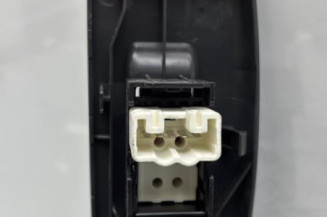 Interrupteur de leve vitre avant droit TOYOTA YARIS 1