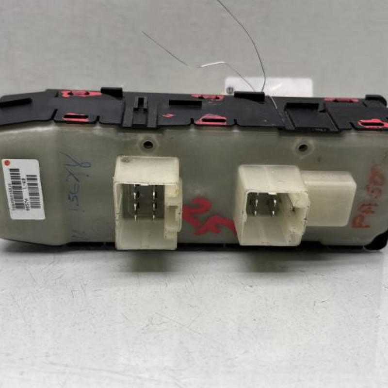 Interrupteur de leve vitre avant gauche DODGE CALIBER Photo n°2