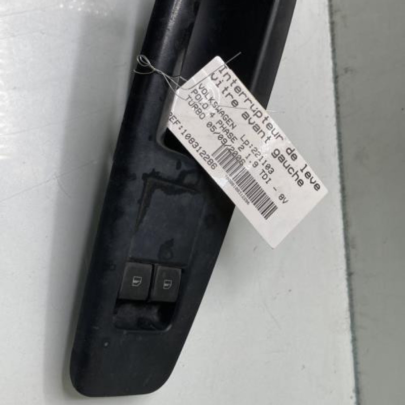 Interrupteur de leve vitre avant gauche VOLKSWAGEN POLO 4 Photo n°1