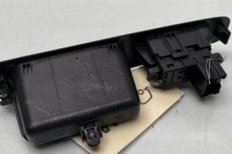 Interrupteur de leve vitre arriere droit NISSAN QASHQAI 1