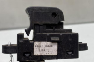 Interrupteur de leve vitre arriere gauche NISSAN QASHQAI 1