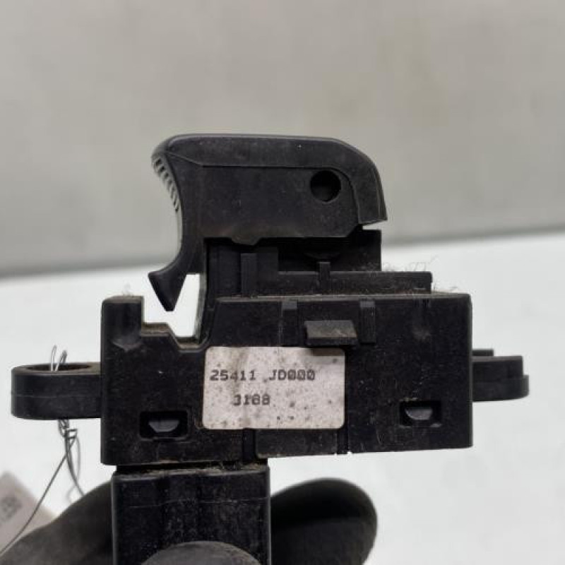 Interrupteur de leve vitre arriere gauche NISSAN QASHQAI 1 Photo n°4