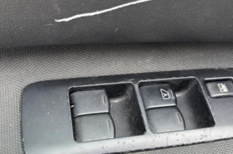 Interrupteur de leve vitre arriere gauche NISSAN QASHQAI 1