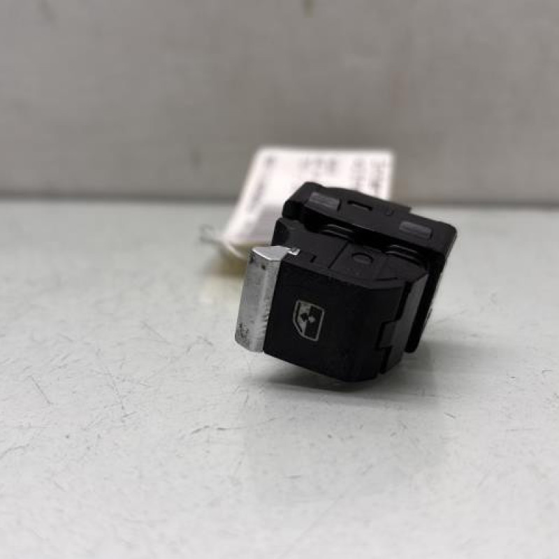 Interrupteur de leve vitre arriere droit AUDI A4 4 Photo n°1