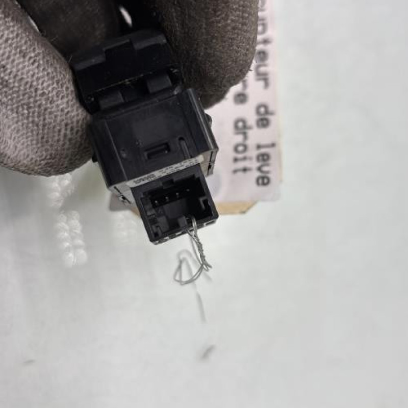 Interrupteur de leve vitre arriere droit AUDI A4 4 Photo n°3