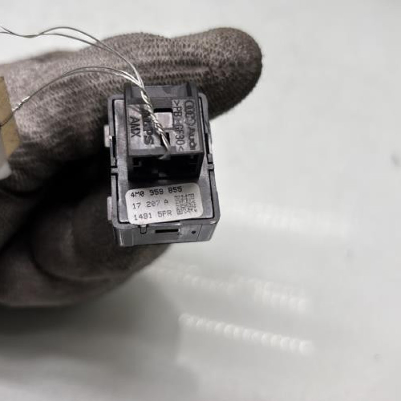 Interrupteur de leve vitre arriere droit AUDI A4 4 Photo n°4