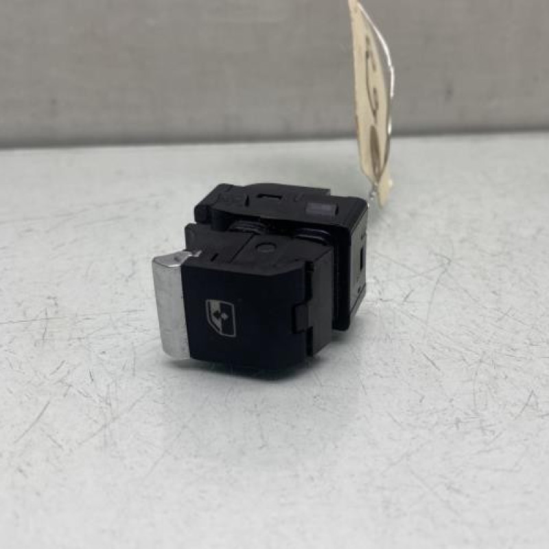 Interrupteur de leve vitre arriere gauche AUDI A4 4 Photo n°1