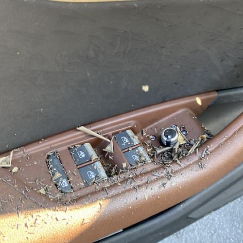 Interrupteur de leve vitre arriere gauche AUDI A4 4 Photo n°14