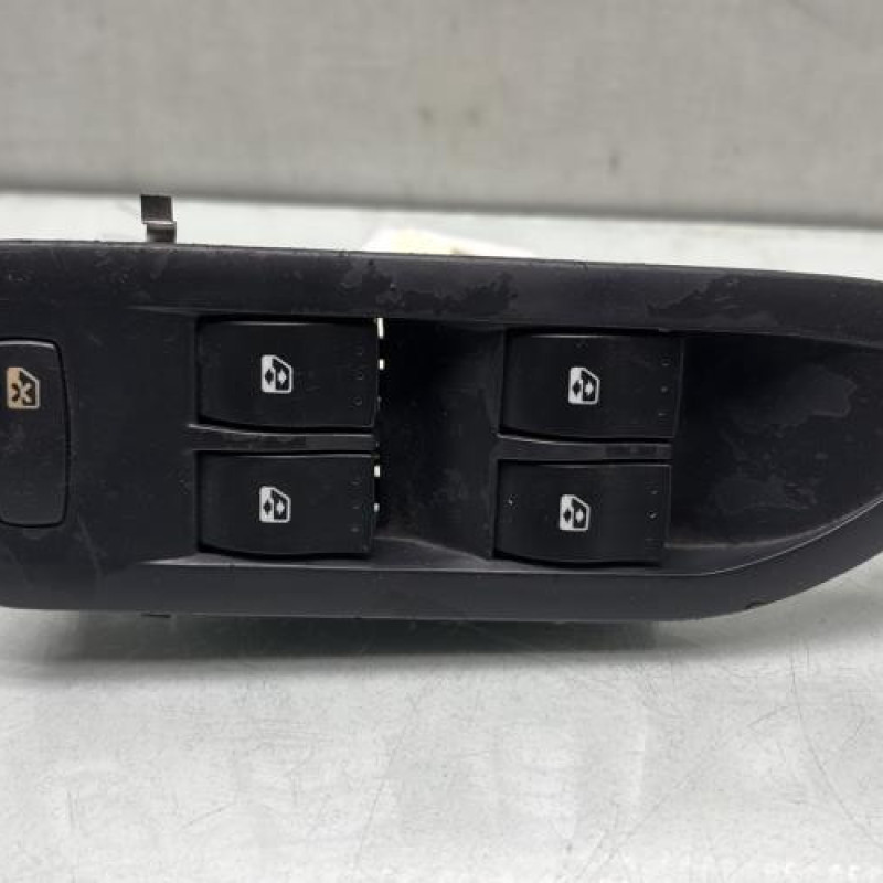 Interrupteur de leve vitre avant gauche RENAULT VEL SATIS Photo n°1