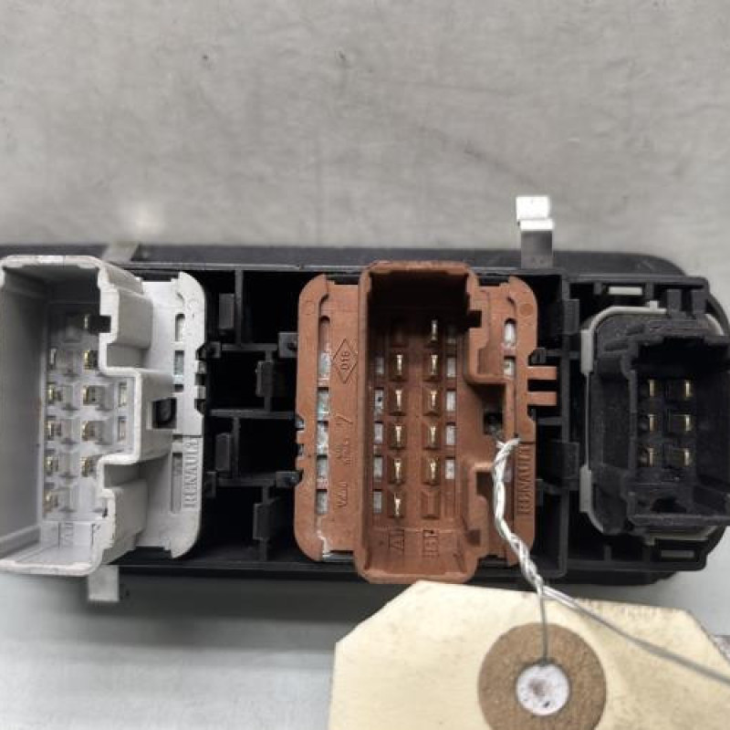 Interrupteur de leve vitre avant gauche RENAULT VEL SATIS Photo n°3