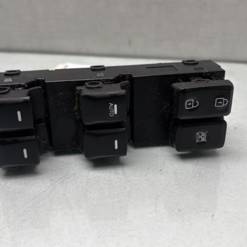 Interrupteur de leve vitre avant gauche KIA SPORTAGE 3 Photo n°1