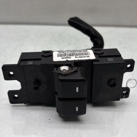 Interrupteur de leve vitre avant gauche HYUNDAI I 20 2 Photo n°1