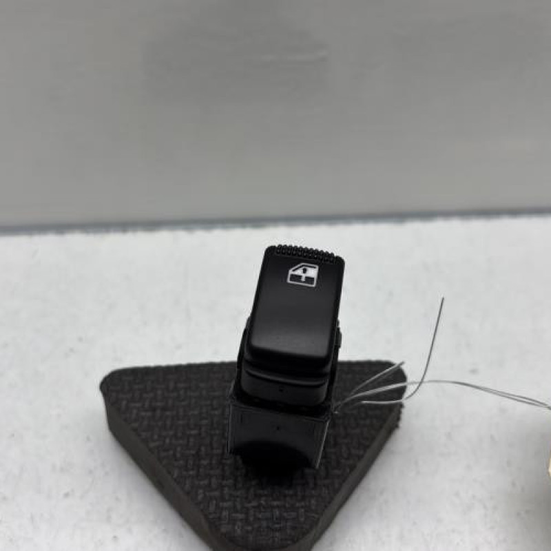 Interrupteur de leve vitre avant droit KIA SORENTO 1 Photo n°1