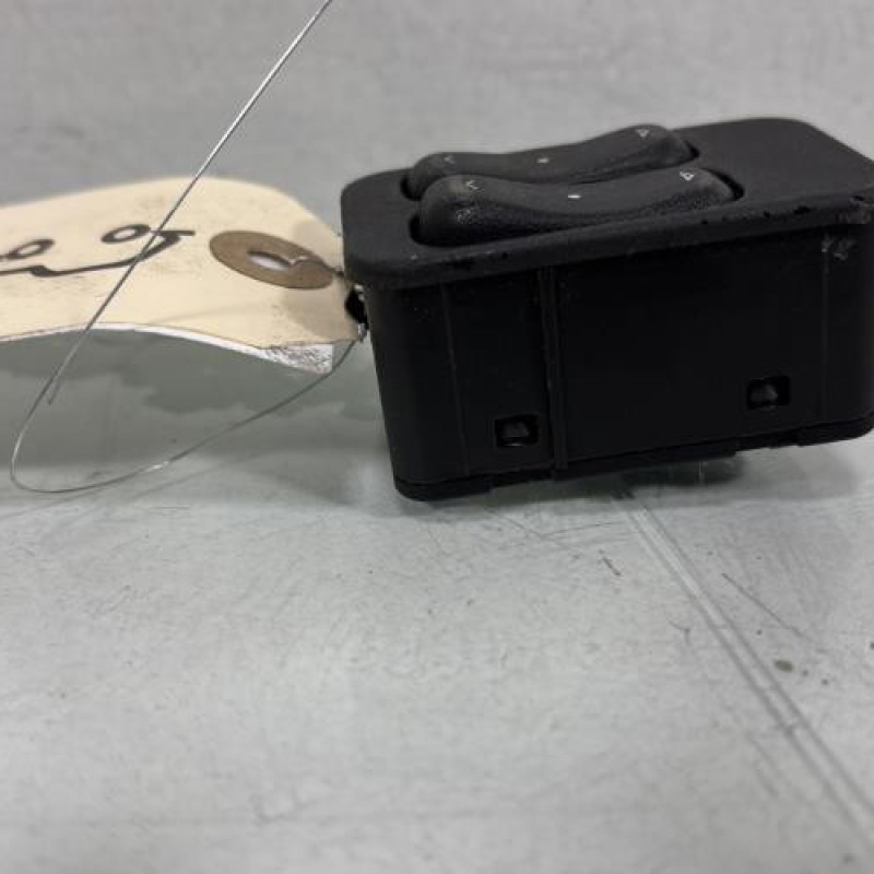 Interrupteur de leve vitre avant gauche OPEL CORSA C Photo n°3