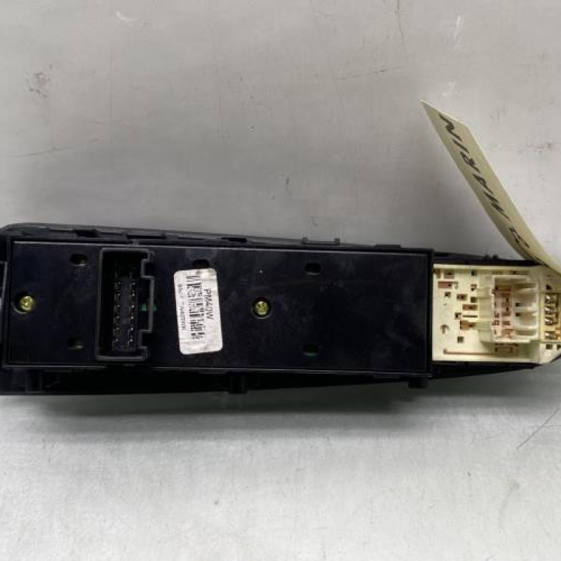 Interrupteur de leve vitre avant gauche KIA SPORTAGE 3 Photo n°2