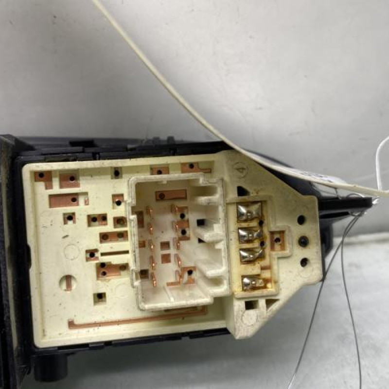 Interrupteur de leve vitre avant gauche KIA SPORTAGE 3 Photo n°4