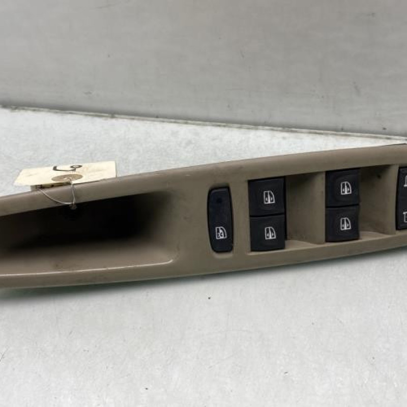 Interrupteur de leve vitre avant gauche RENAULT SCENIC 3 Photo n°1