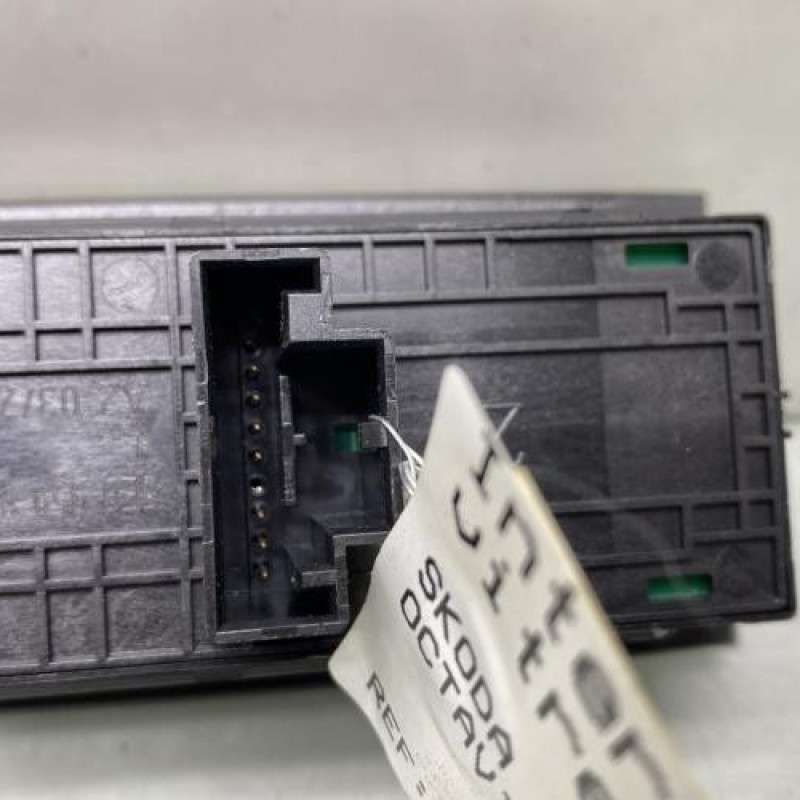 Interrupteur de leve vitre avant gauche SKODA OCTAVIA 4 Photo n°3