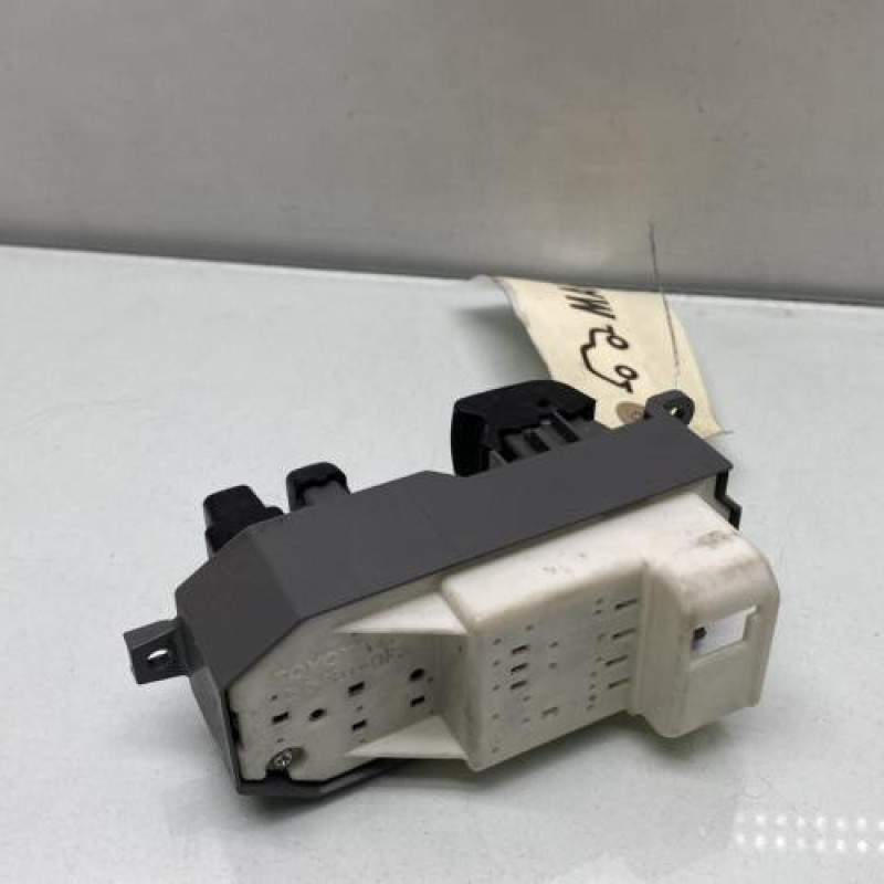 Interrupteur de leve vitre avant gauche TOYOTA YARIS 2 Photo n°2