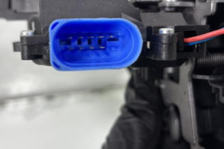 Serrure avant droit VOLKSWAGEN GOLF 5