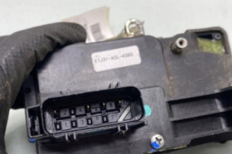 Serrure avant droit FORD FIESTA 5