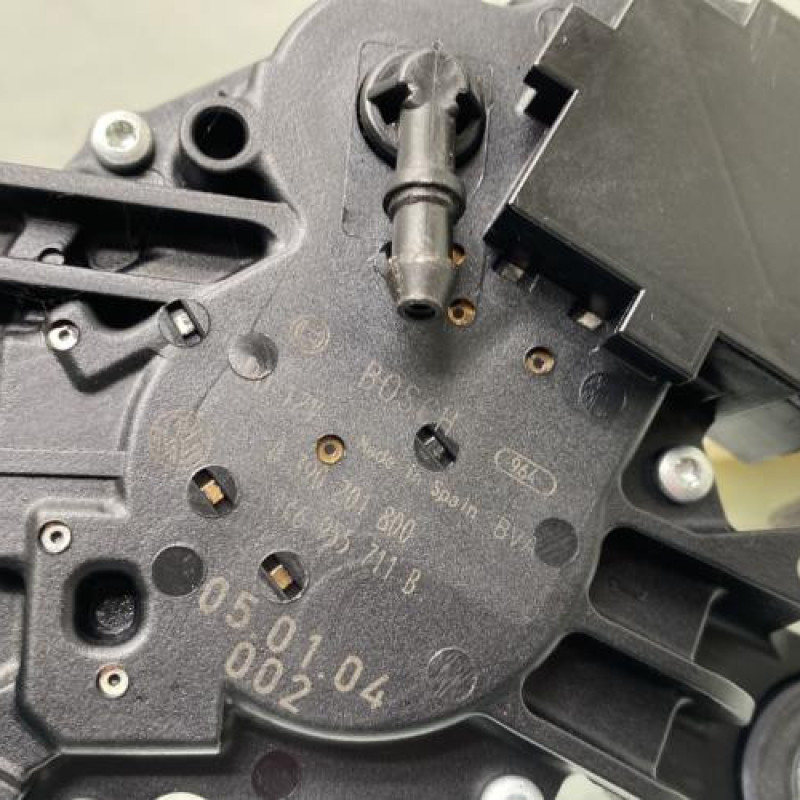 Moteur essuie glace arriere VOLKSWAGEN GOLF 5 Photo n°3