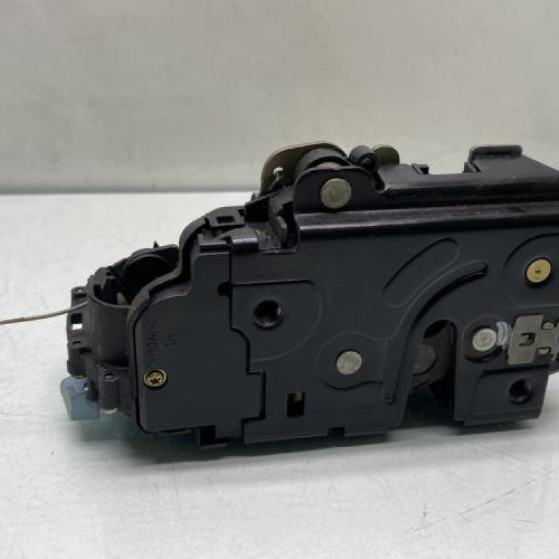 Serrure avant droit VOLKSWAGEN GOLF 5 Photo n°1